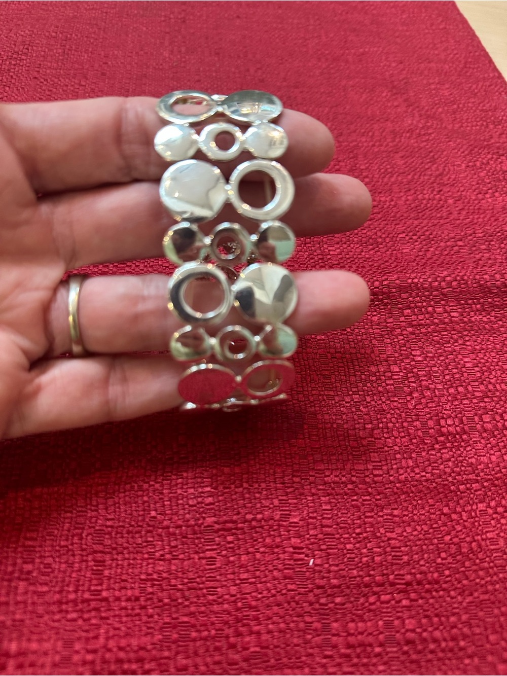 Stylish Silver-Tone Circular stretch Link Bracelet - Women